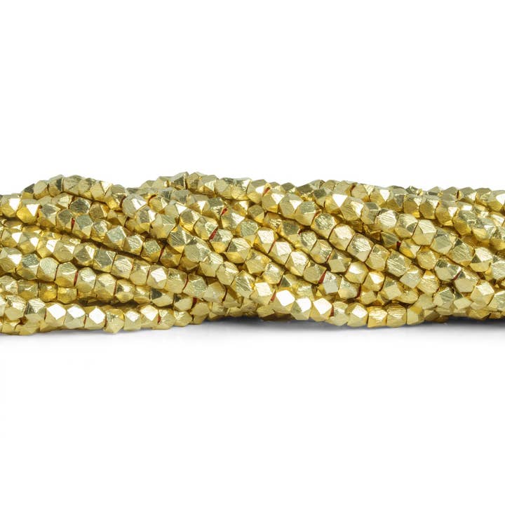 2 mm 14 kt guldpläterade kopparborstade nuggets 8 tum 75 pärlor för wholesale av The Bead Traders