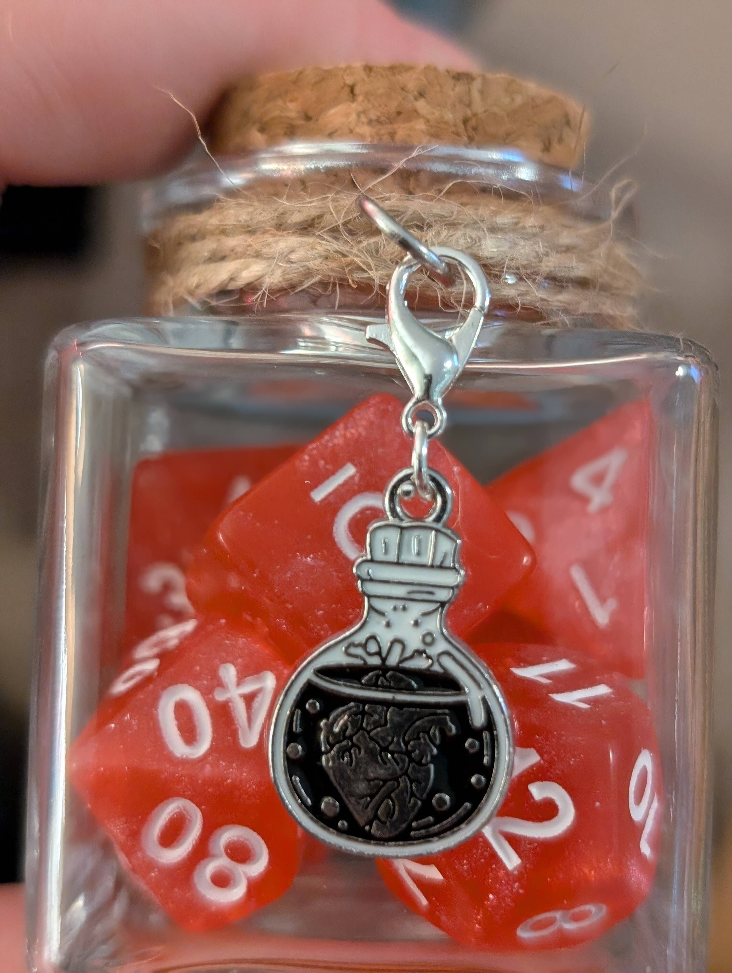 Con-Quest Crafts - Venta al por mayor Dado - Tarros de dados de hechizo con 7 dados D20 para TRPG25