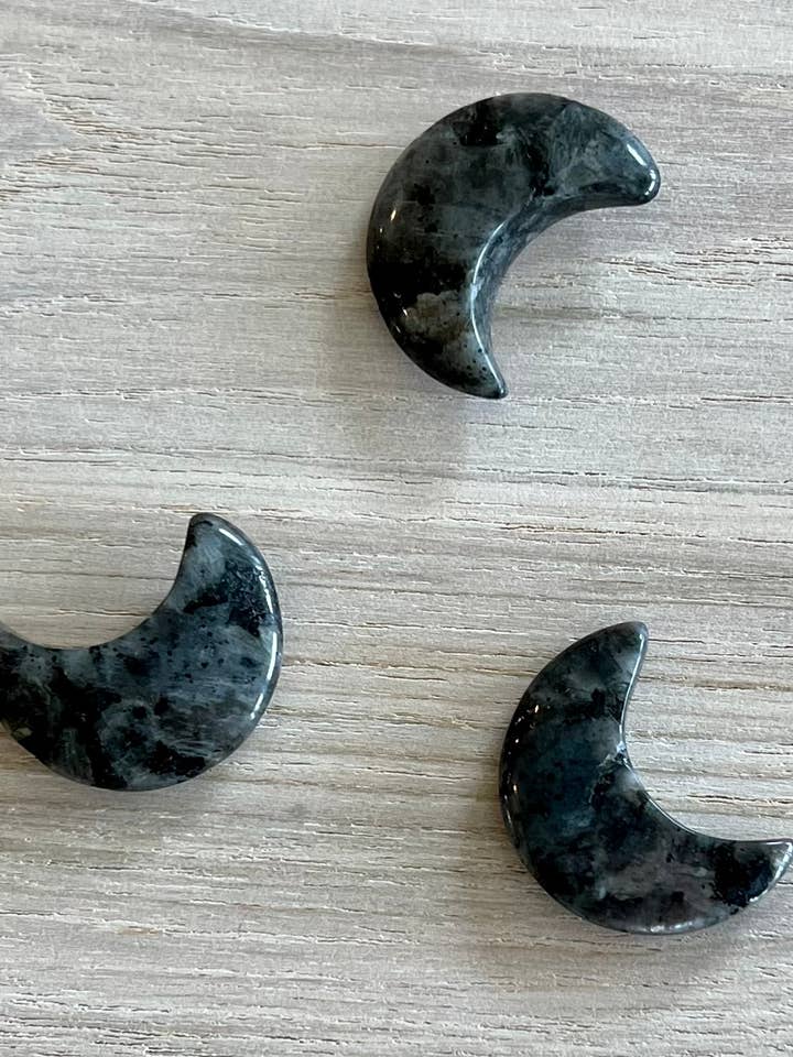 Larvikite-månen för wholesale av Luna Rae