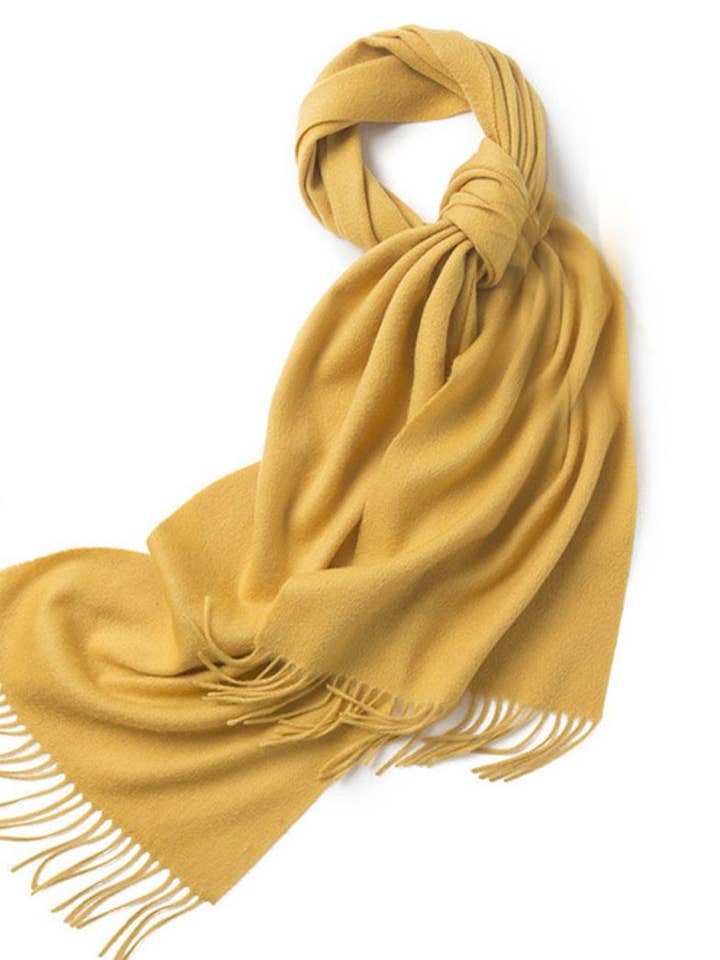 Écharpe en laine d'agneau tissée jaune pour la vente par Hommard