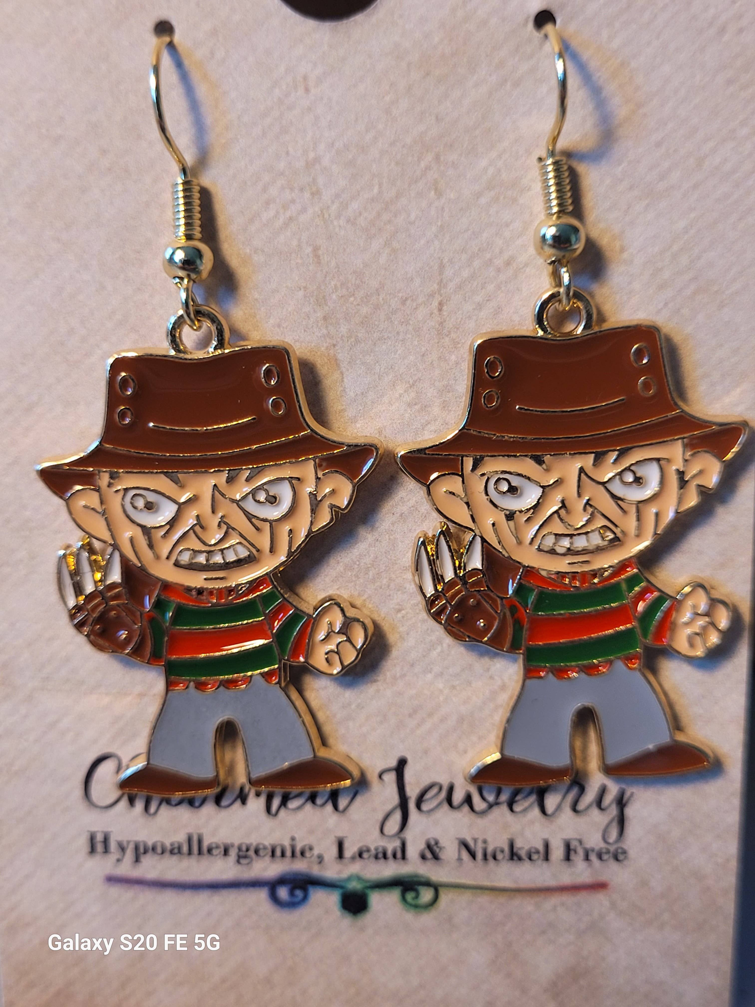 Con-Quest Crafts – wholesale Smycken – Smycken med skräckfilmskaraktärer: örhängen, halsband och dragkedjehängare4