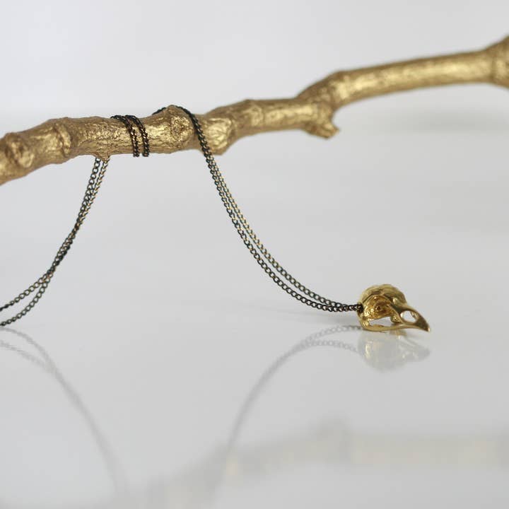 Messing Halskette mit Vogelschädel – Amsel für den Großhandel von Kaiko Studio