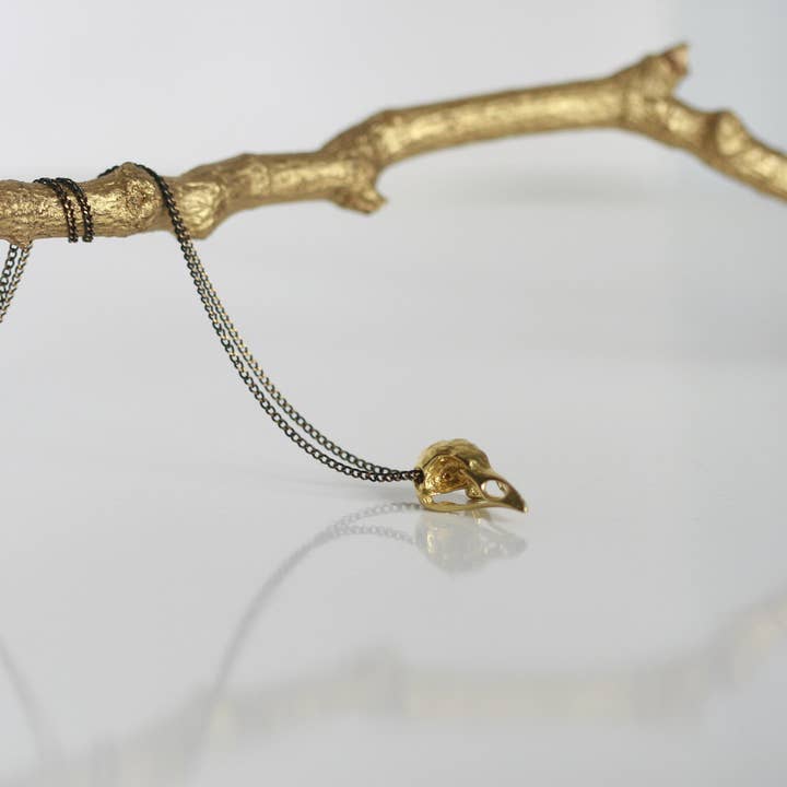 Colar Caveira Pássaro Latão | Melro por atacado de Kaiko Studio