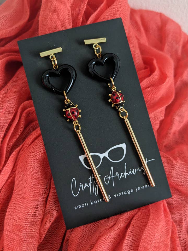 Brincos Amor de Joaninha por atacado de Crafty Archivist