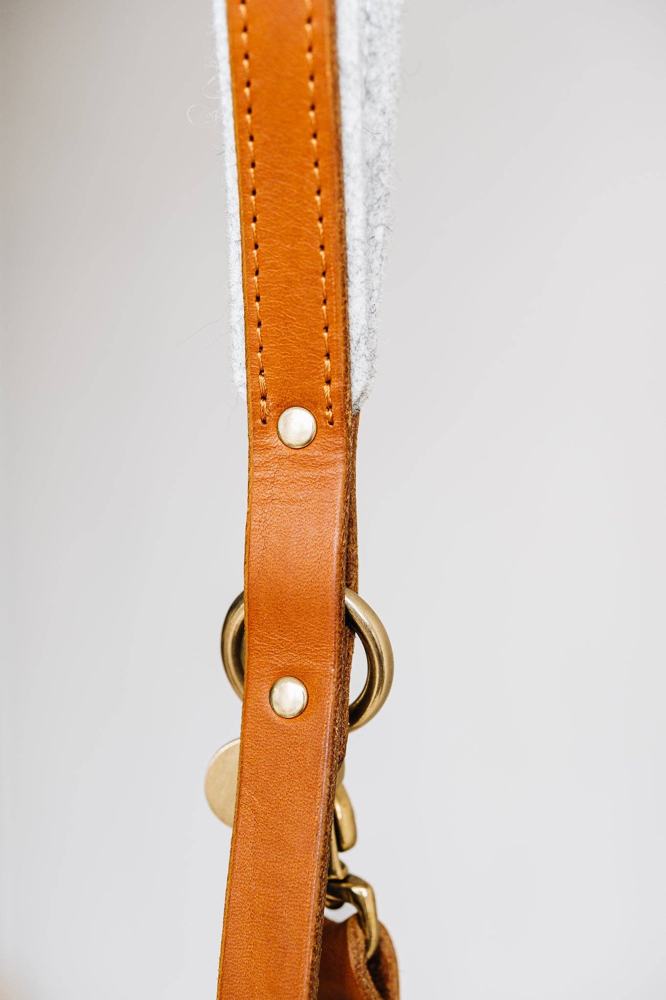 BAND&ROLL - Wholesale Pet Leash - Dog - LIGHTWEIGHT SHORT LEATHER LEASH. HITCH air28