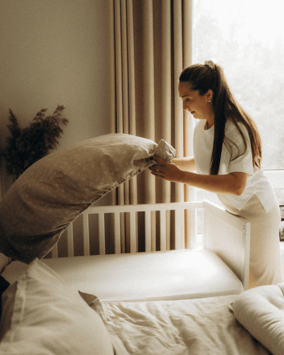 TISU - Wholesale Cot/Crib Sheets - TISU crib sheet, Beige Daisy1