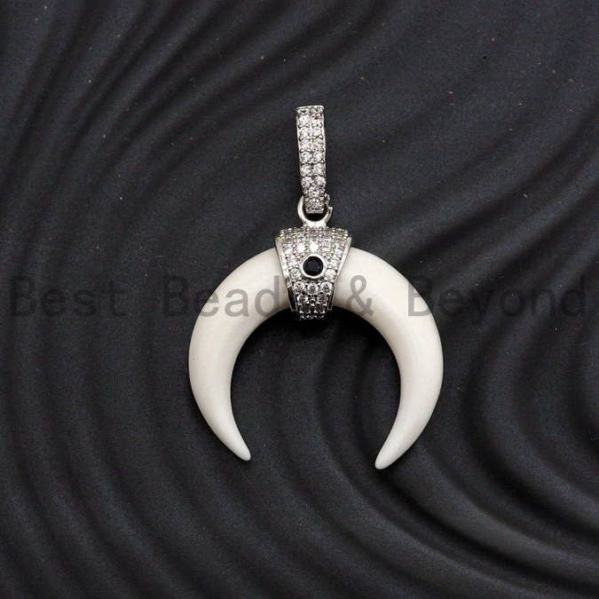 BestBeads&Beyond - Venta al por mayor Abalorios/colgantes individuales - CZ Micro Pavé con colgante de cuerno de buey de marfil, oro/plata/negro/oro rosa, hallazgos de joyería de circonita cúbica, 25 x 27 mm, sku #F702