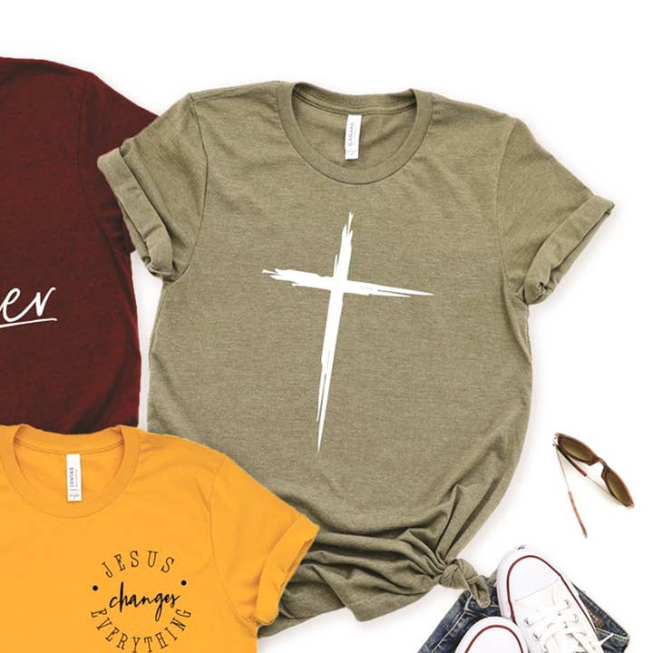 T-shirt Cross pour la vente par Peach Closet