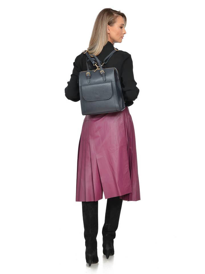 AW25 LV 102 DONKERBLAUW voor wholesale door Luisa Vannini