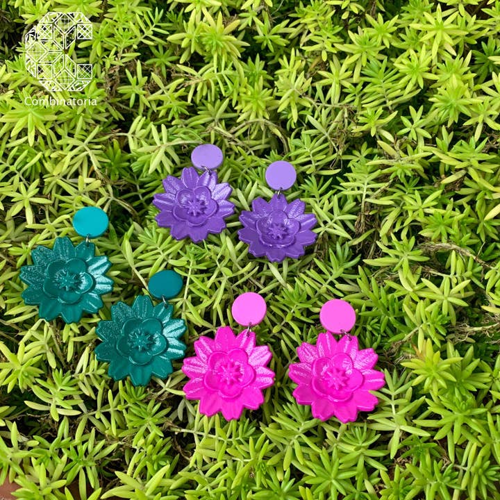 Boucle d'oreille Marguerite pour la vente par Combinatoria