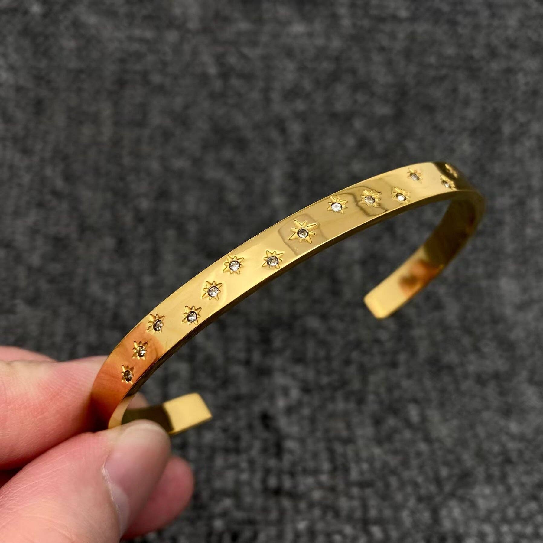 Mio Queena - Wholesale Cuff Bracelet - Cubic Zirconia Stars 18K Golden S.Steel Cuff - FGS/MS3