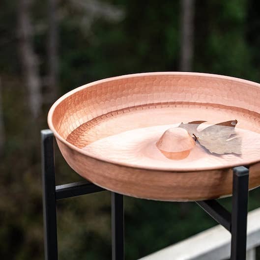 Cuenco para baño de pájaros de cobre macizo hecho a mano | Comedero para pájaros de cobre martillado 100% puro | Adorno de arte de jardín de cobre 10" x 10" para venta al por mayor de ALFIQ Copper
