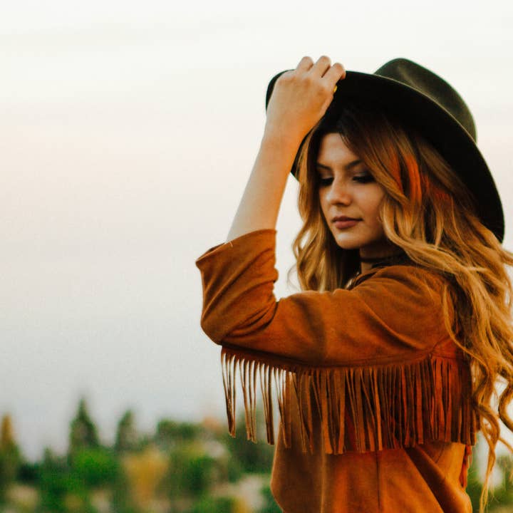 Giddy Up Cosmetics - Wholesale Hair Spray - GOLD RUSH - TEXTURE & SHIMMER SPRAY - WITH PRICKLY PEAR EXTRACT