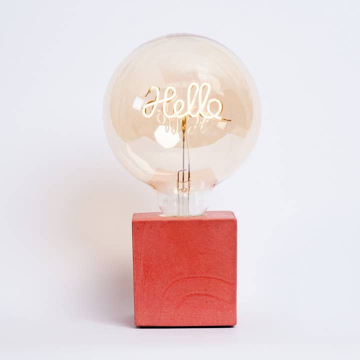 Junny – Engroshandel Skrivebordslampe – Hello lampe med rød betonbase0