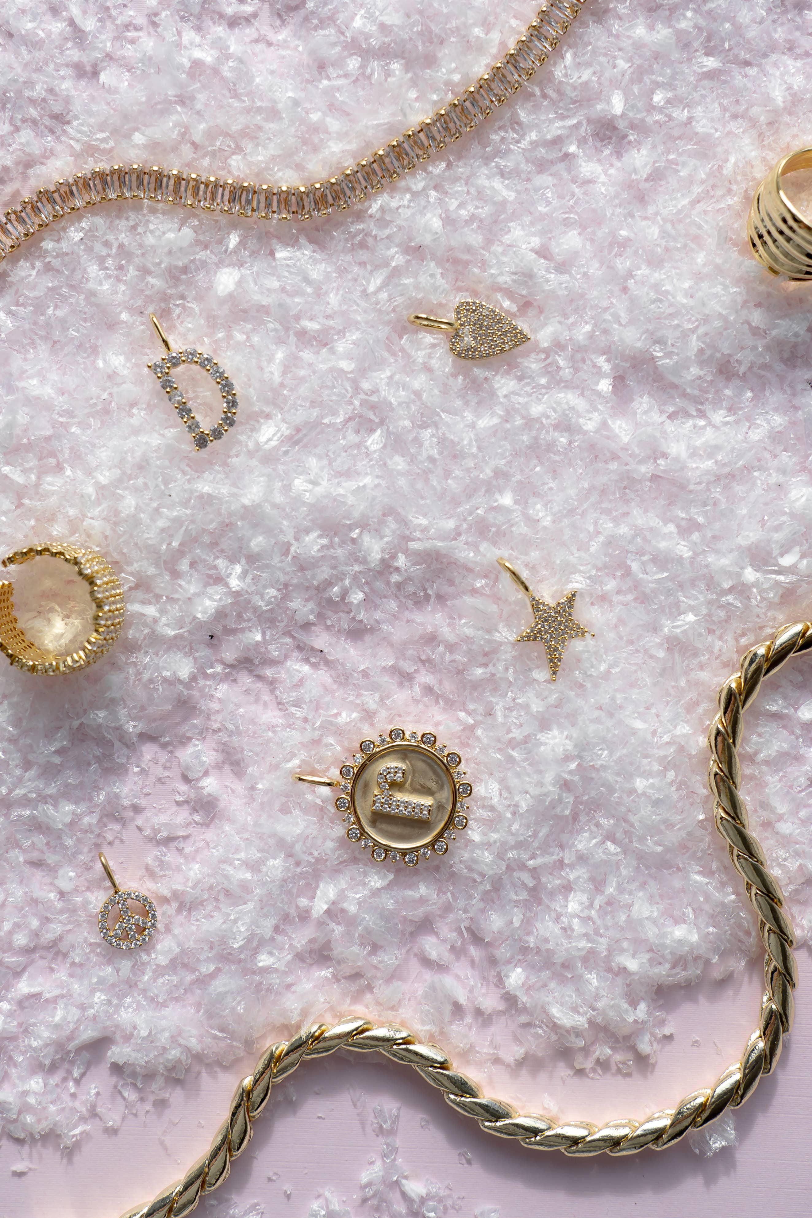 The Sis Kiss - Venta al por mayor Abalorios/colgantes individuales - Elegantes amuletos iniciales12