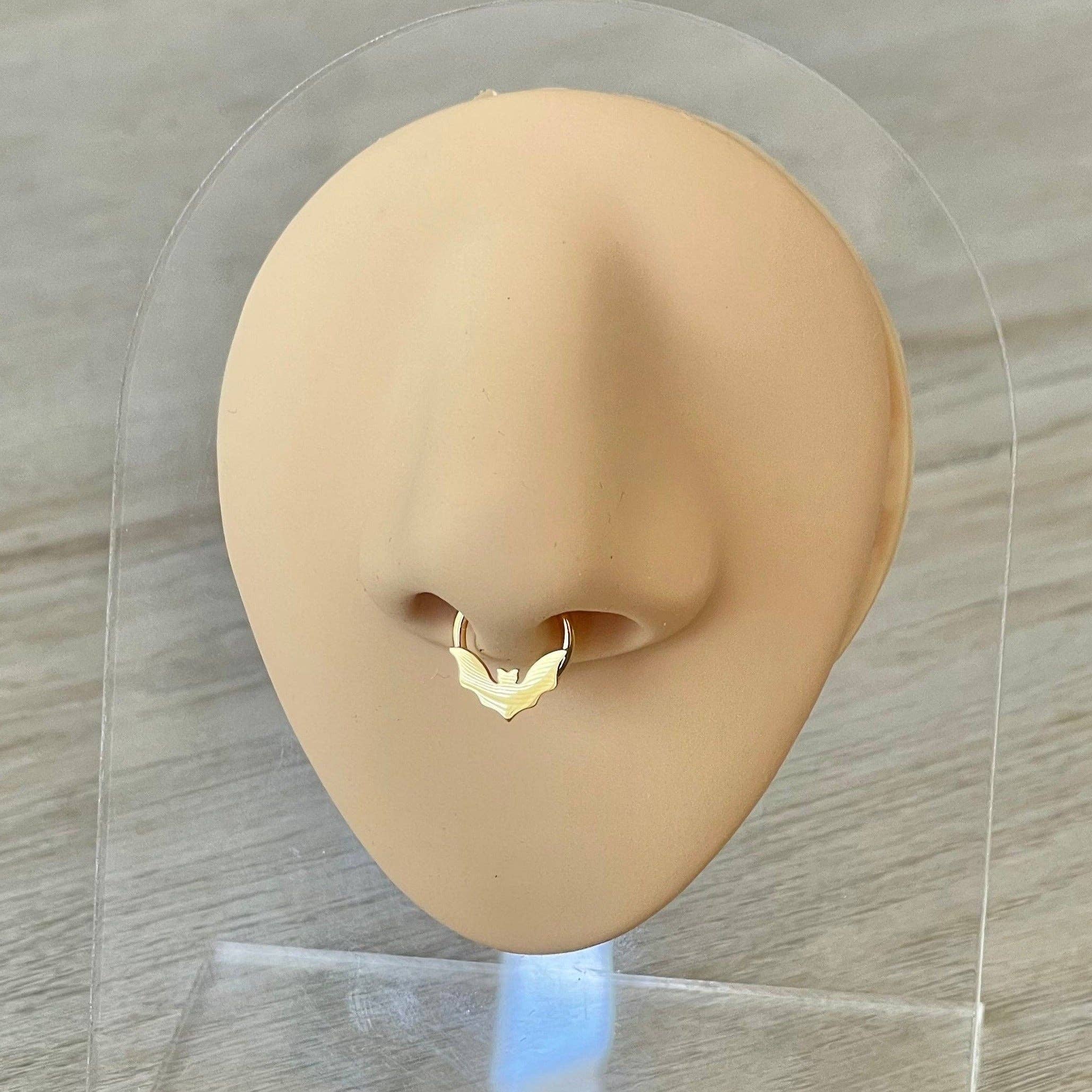 Elara Body Jewelry - Vente Anneau de nez - Piercing de septum chauve-souris noir (16G | 8 mm ou 10 mm | Acier chirurgical | Noir, or ou argent)8