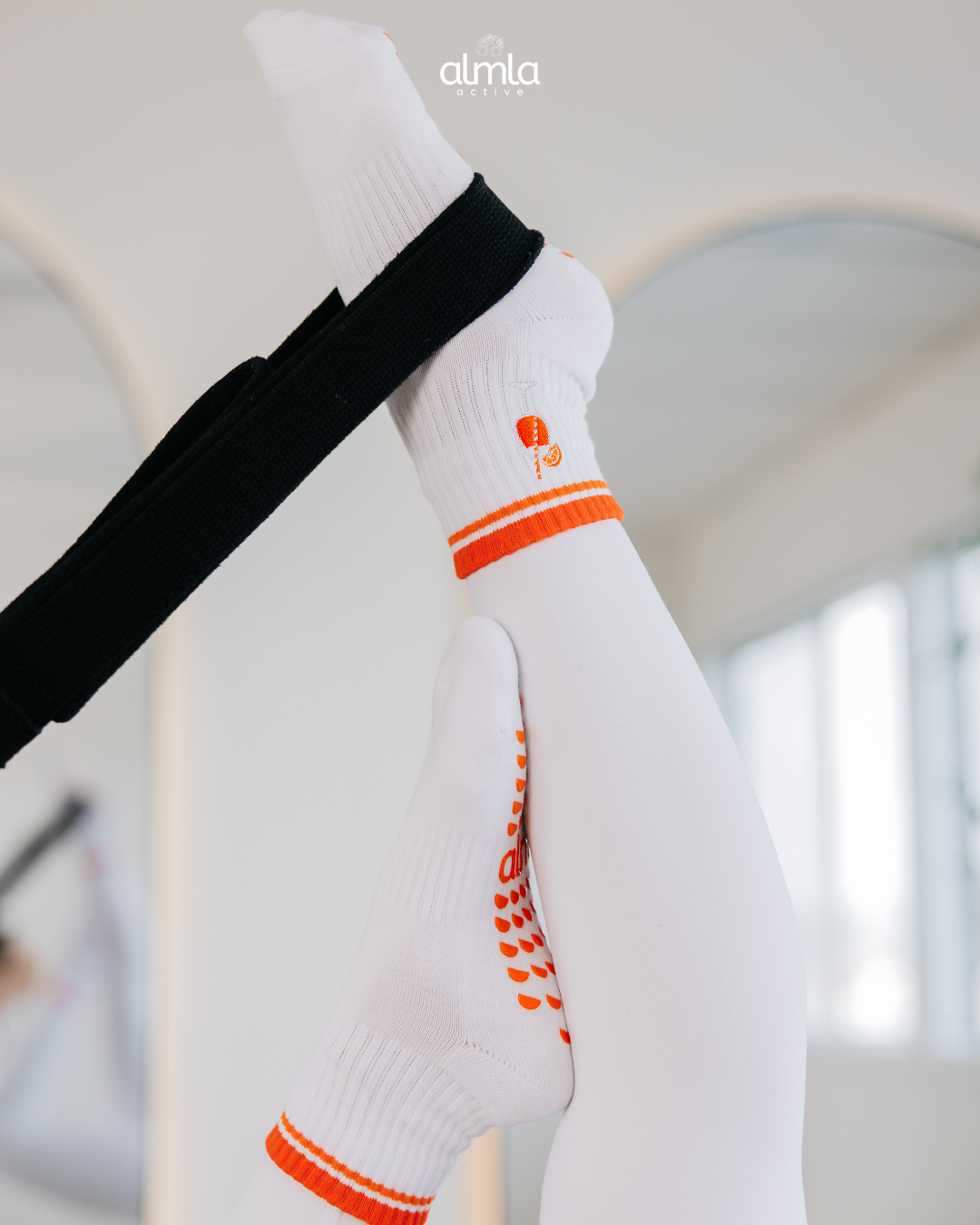 Almla Active - Wholesale Socks - Women's - Spritz PIlates Socks1