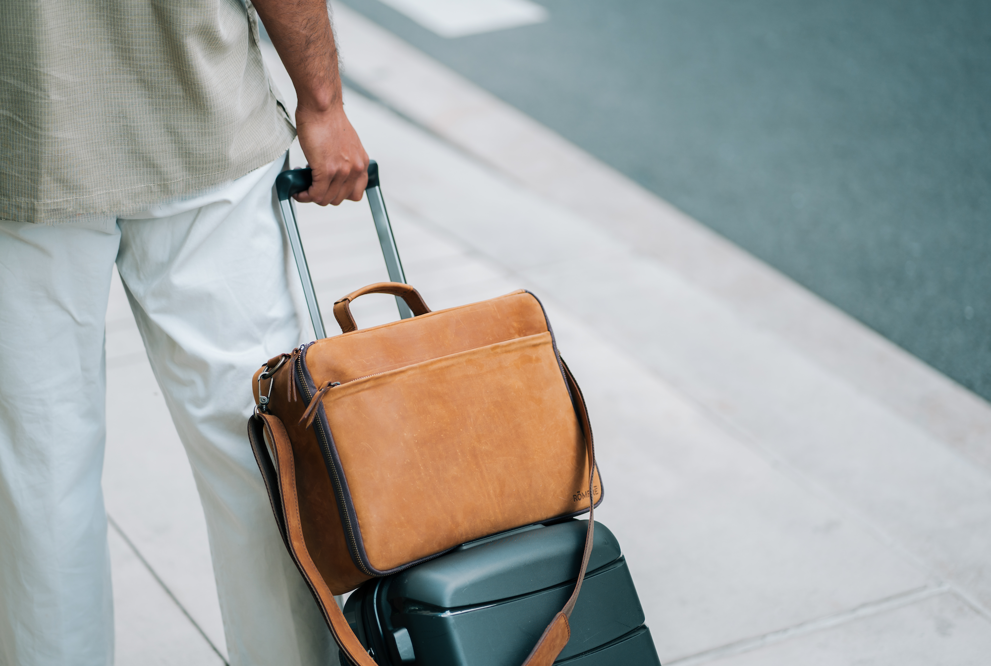 Rōmfrē Travel Co. – Großhandel Weekender-Tasche – Herren – CPAP-Reisetasche aus Leder11