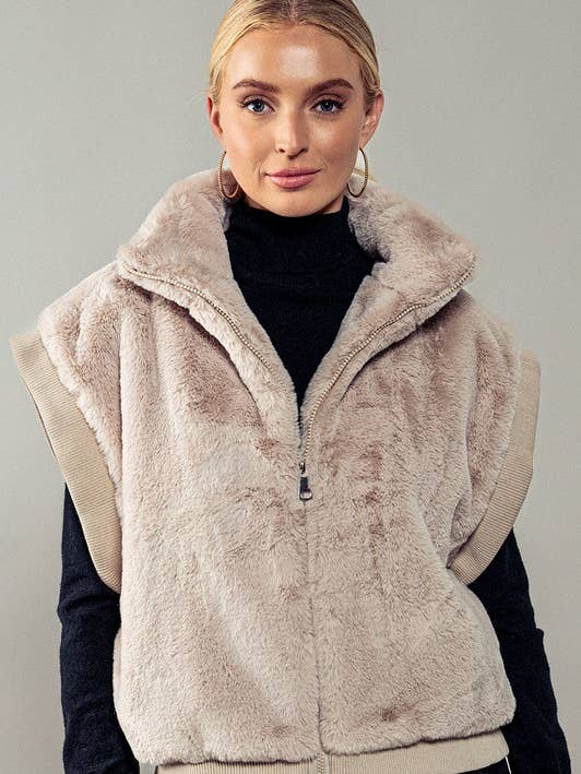 Urban Daizy - Wholesale Outerwear Vest - Women's - Frosted Fur Zip Up Vest