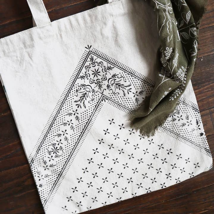 Eco Raw Studio – wholesale Bandana - Dam – Olivgrön botanisk naturligt färgad Bandana (vit bläck)5