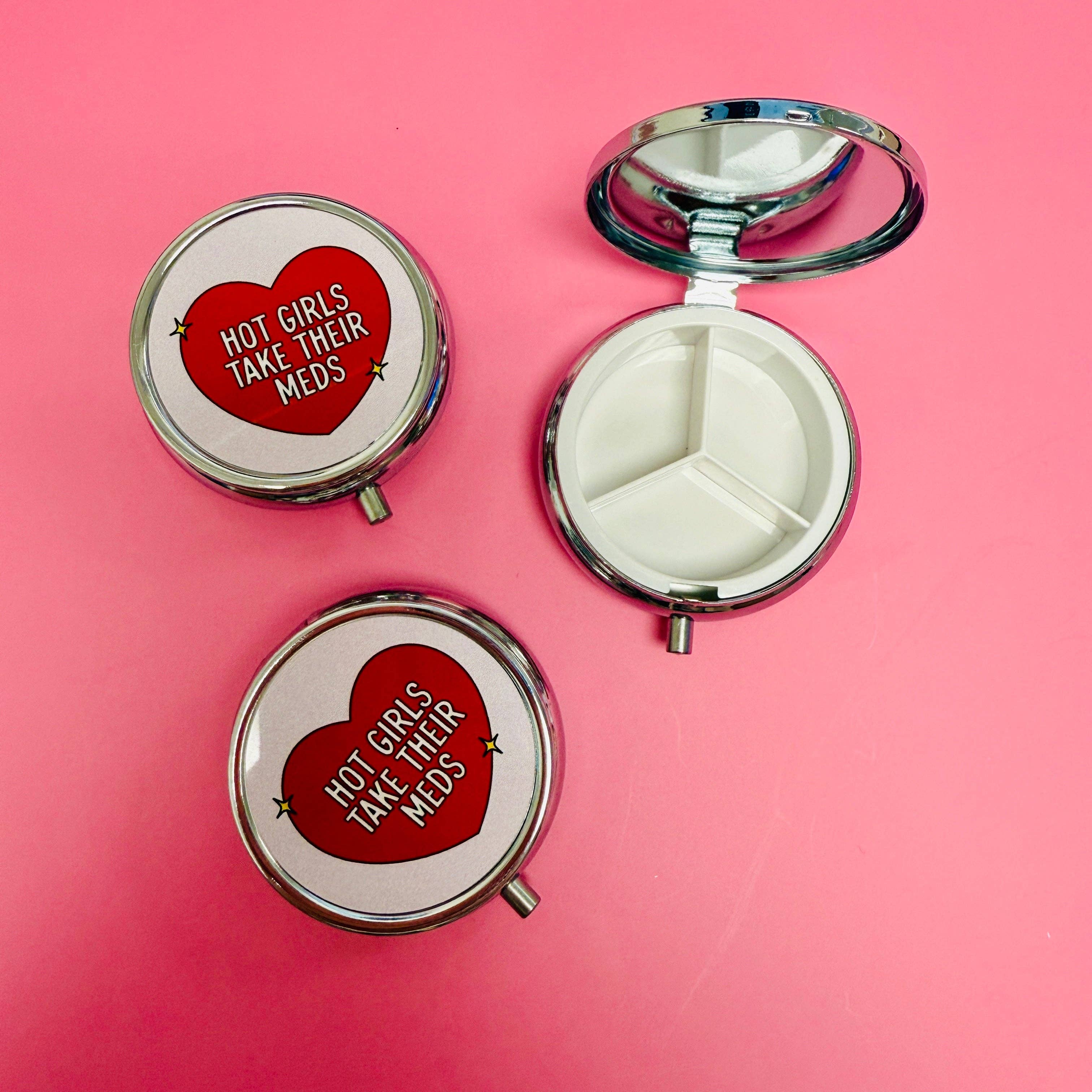 Sonny Rising - Vente Pilulier - Boîte à pilules pour sac à main, Les filles branchées prennent leurs médicaments