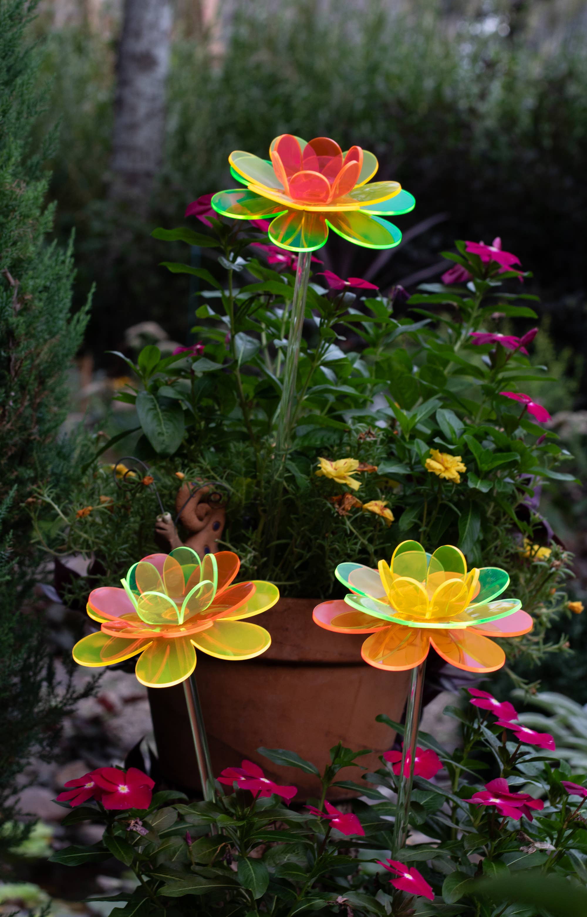 The Colored Petal – wholesale Suncatcher – Neon rainbow flower stake | Cosmos Lotus handmade gifts2