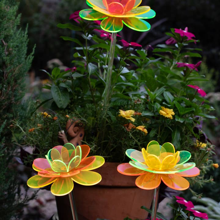 The Colored Petal – wholesale Suncatcher – Neon rainbow flower stake | Cosmos Lotus handmade gifts2