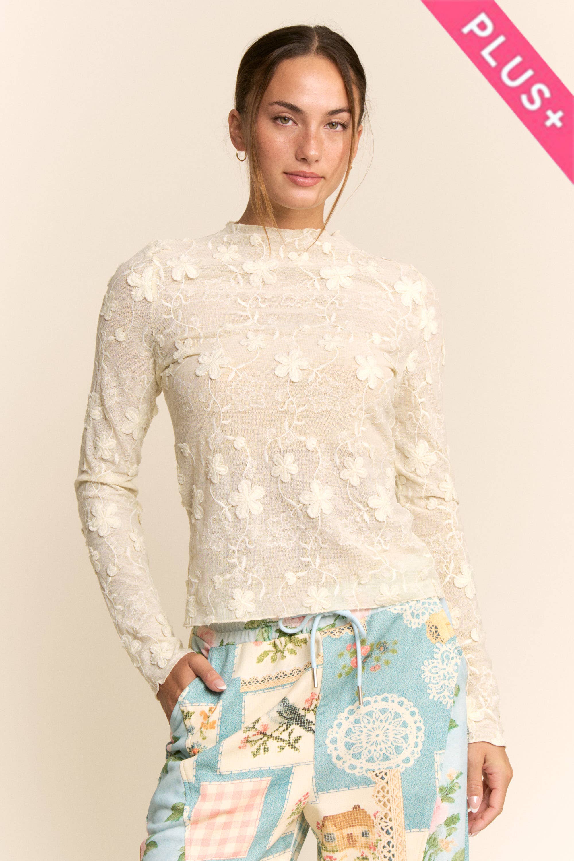 Davi & Dani - Wholesale Gebreide top - Dames - PLUS LANGE MOUWEN GEBORDUURDE MOCK NECK MESH TOP1