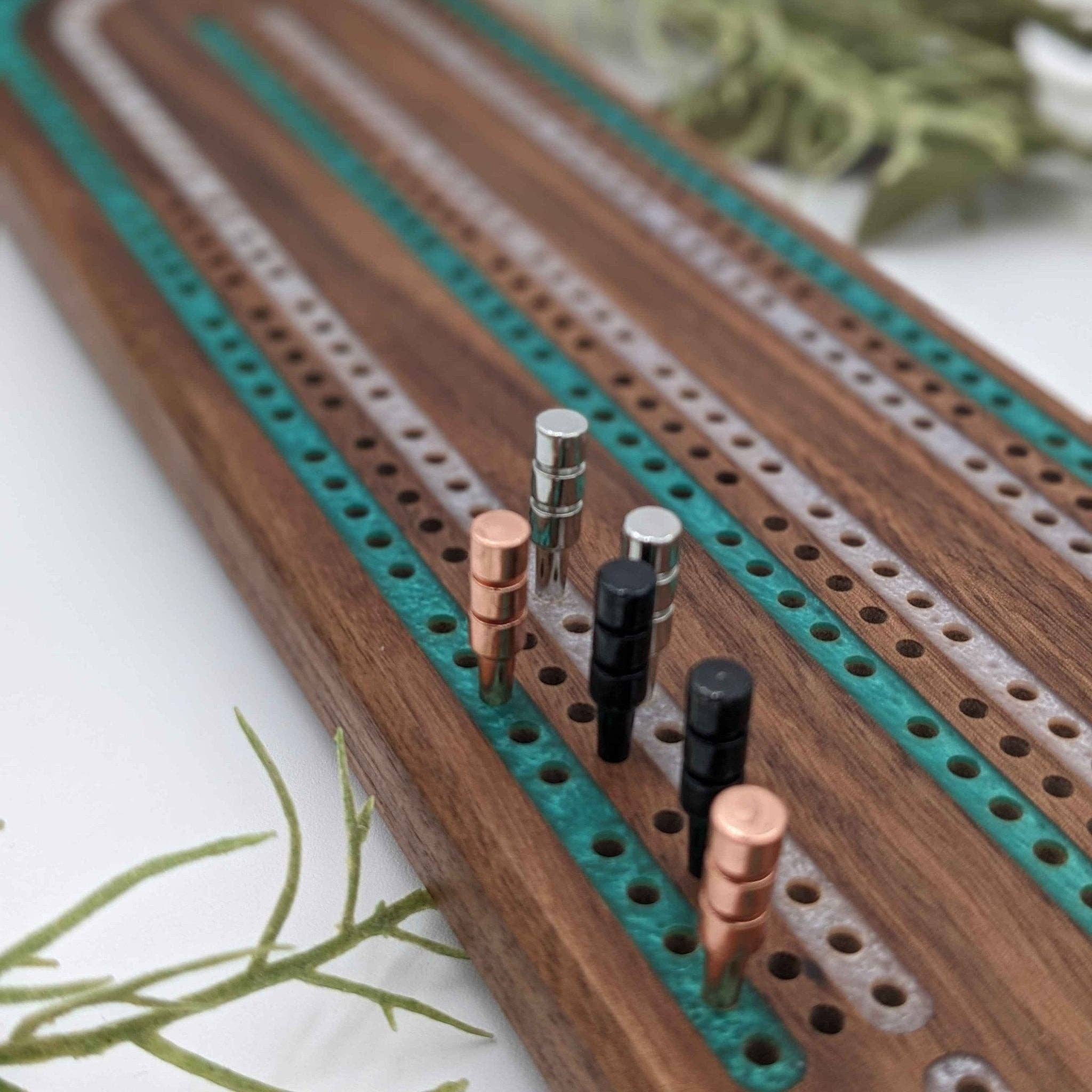 EBONWOOD – wholesale Brädspel – Premium cribbagebräde - Flerfilig smaragd- och silverhartsinlägg3