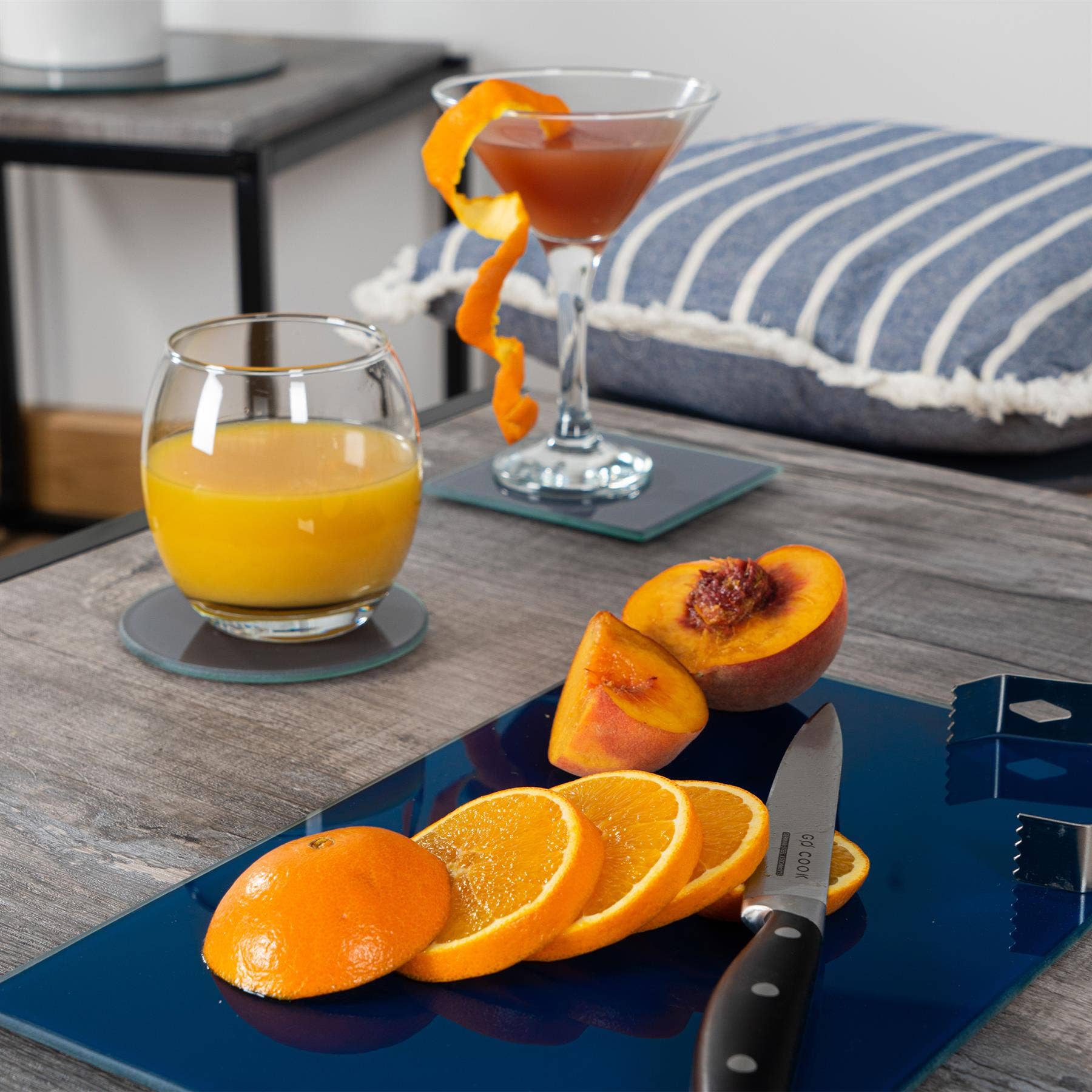 Rinkit Ltd - Wholesale Cutting Board - Harbour Housewares Glass Worktop Saver - Blue - 30 x 20cm3