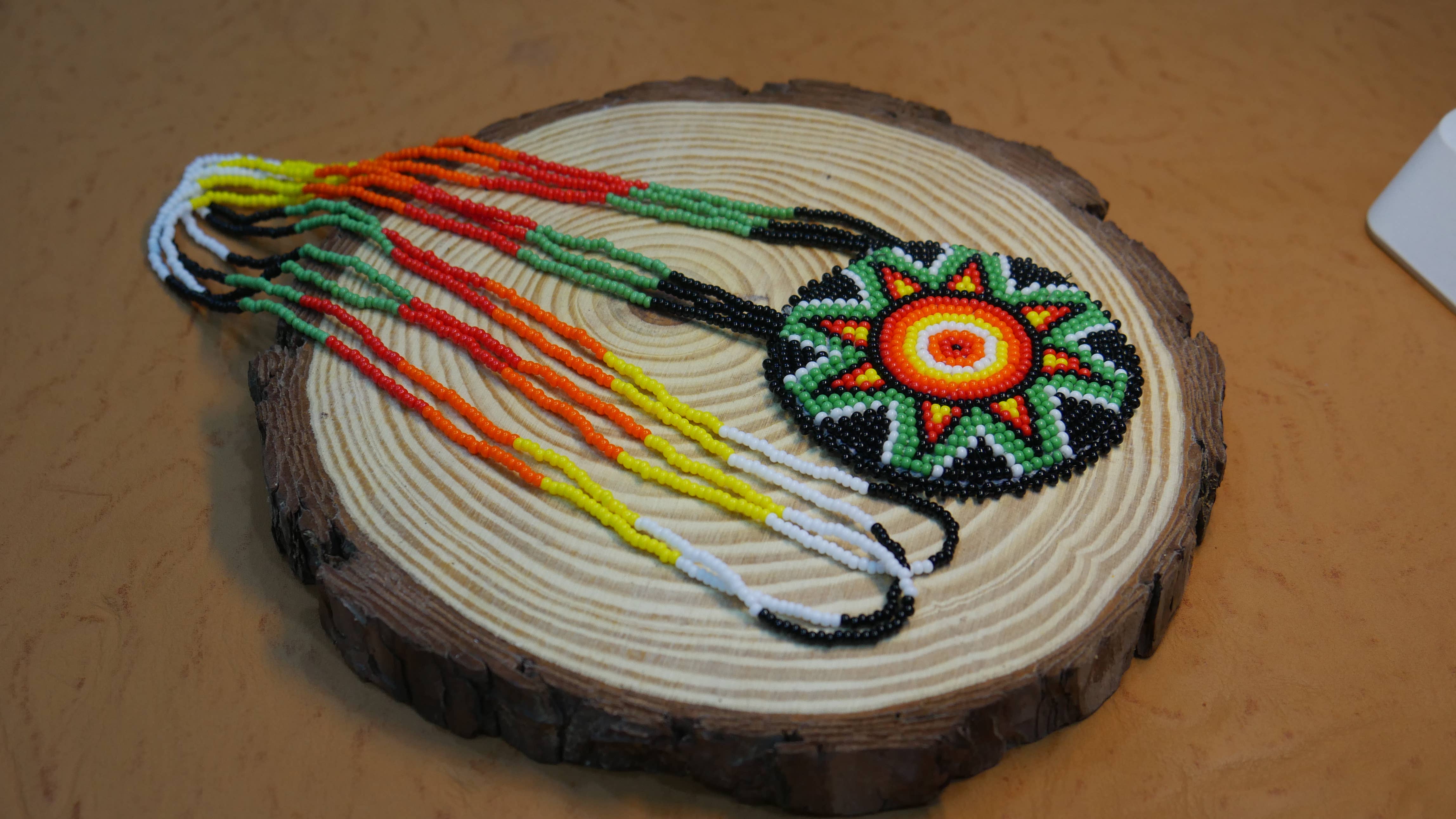 KANGURAH – wholesale Pendant/charm necklace – Native American Style Beaded Green Star medallions Necklace