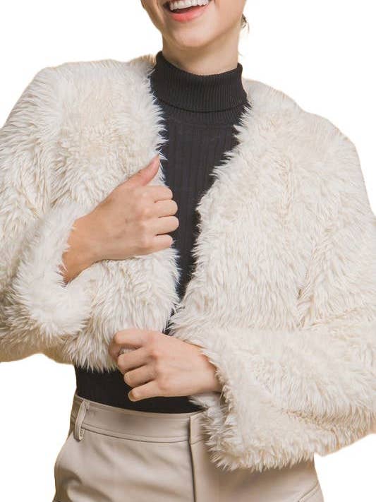 Veste courte en fausse fourrure pour la vente par Vanilla Monkey