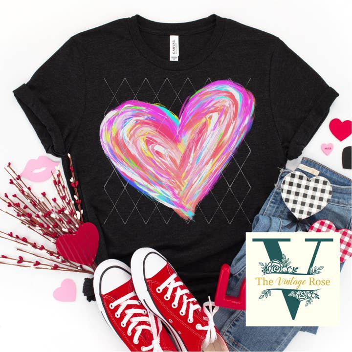 T-shirt con grafica cuore acquerello per la vendita all'ingrosso da parte di The Vintage Rose