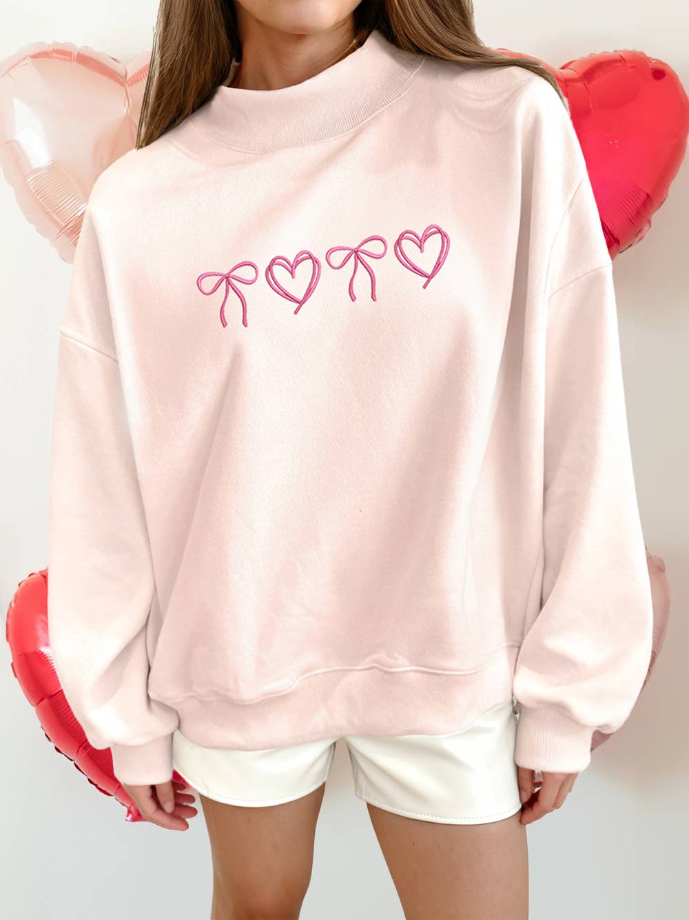 1 the Woman - Vente Sweat-shirt – femme - Sweat-shirt à col montant avec patch cœur en chenille pour la Saint-Valentin8