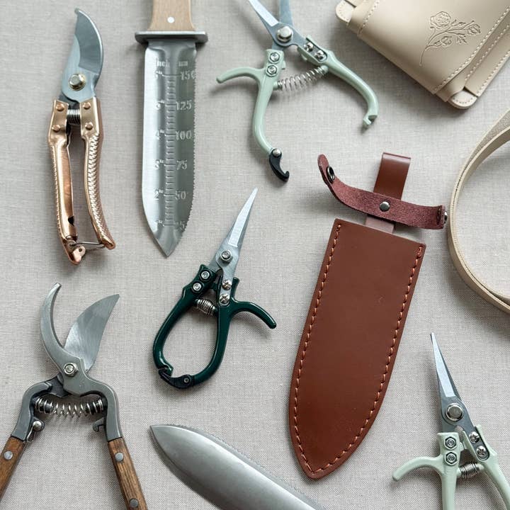 Laura Hooper Design House - Wholesale Garden Tool - Forest Green Mini Garden Secateur2