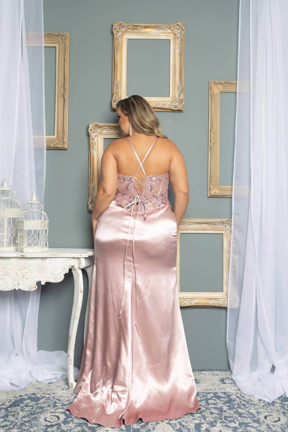 RICARICA INC. – Engroshandel Aftenkjole - Dame – P7506 Plus Size corsetkjole med perler og broderi i maxi-længde2