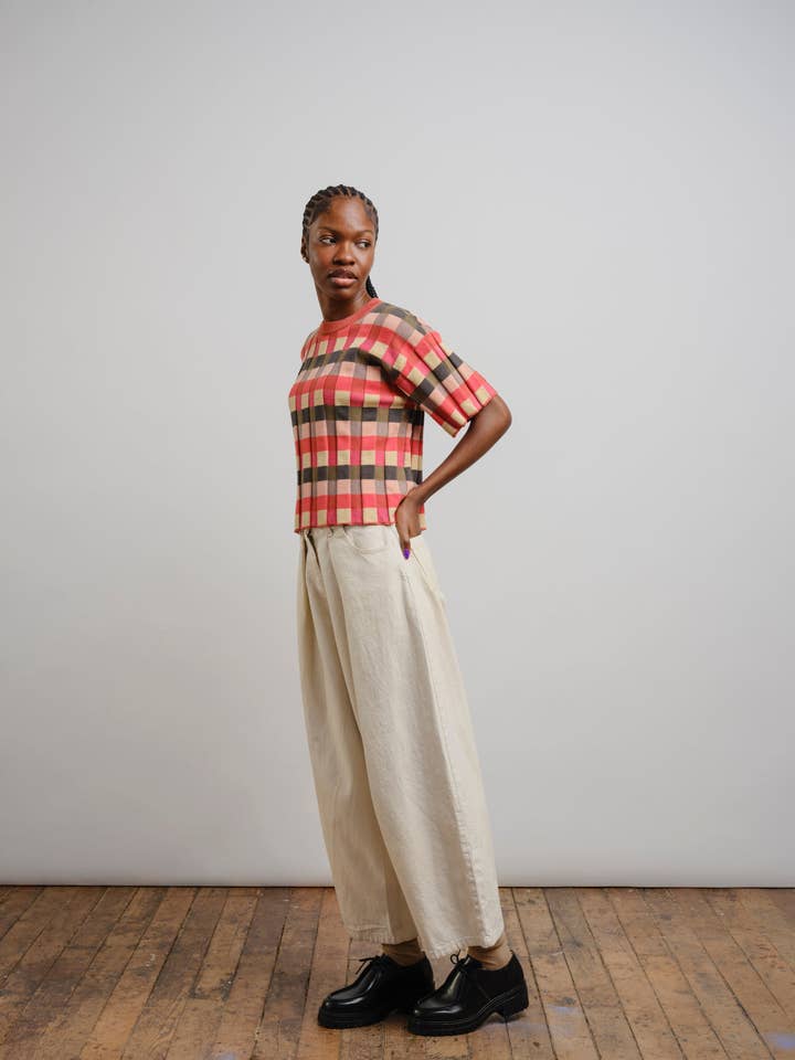 The Endery – wholesale Knitted jumper – Women′s – Anni Grid Plaited Tee - Solar Flare5