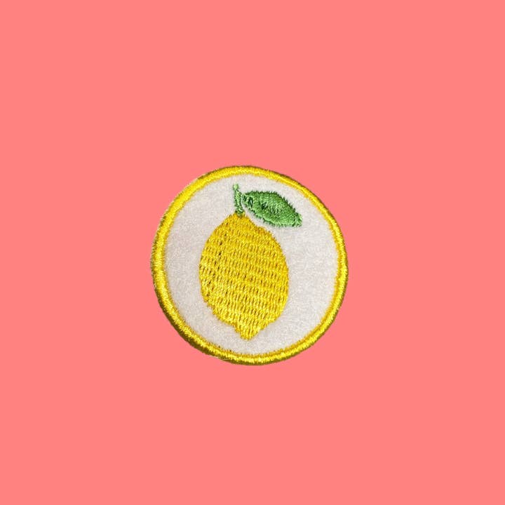 Broche Broderie Citron Été Kawaii Mignon Fruit Fait Main pour la vente par Seven Virgo Studios