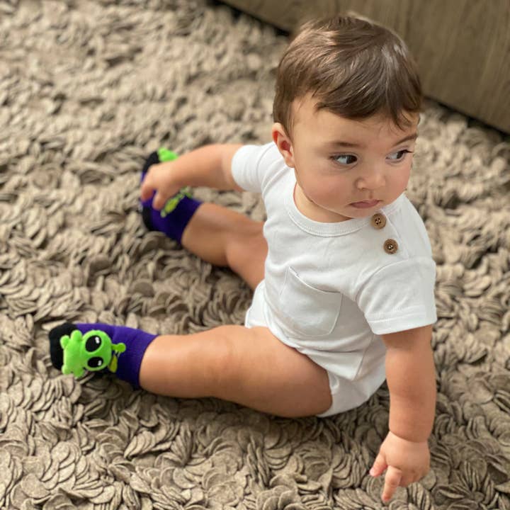 Boogie Toes - Wholesale Bodysuit (Non-Footed) - Baby - Baby Boogie Tees Bodysuits Gray with Natural Wood Button1