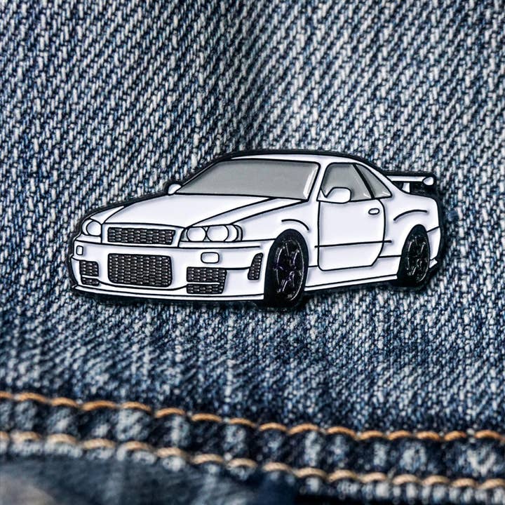 On Point Pins - Vendita all'ingrosso Spilla da bavero - Spilla smaltata per auto Nissan Skyline GT-R R34 (bianca)2