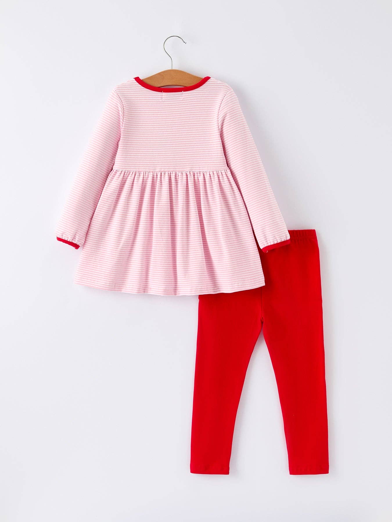Rylee Faith Designs - Vente Ensemble haut et pantalon – enfant - Ensemble de Fille à Rayures avec Broderie de Canne de Noël et Volants à Poches1