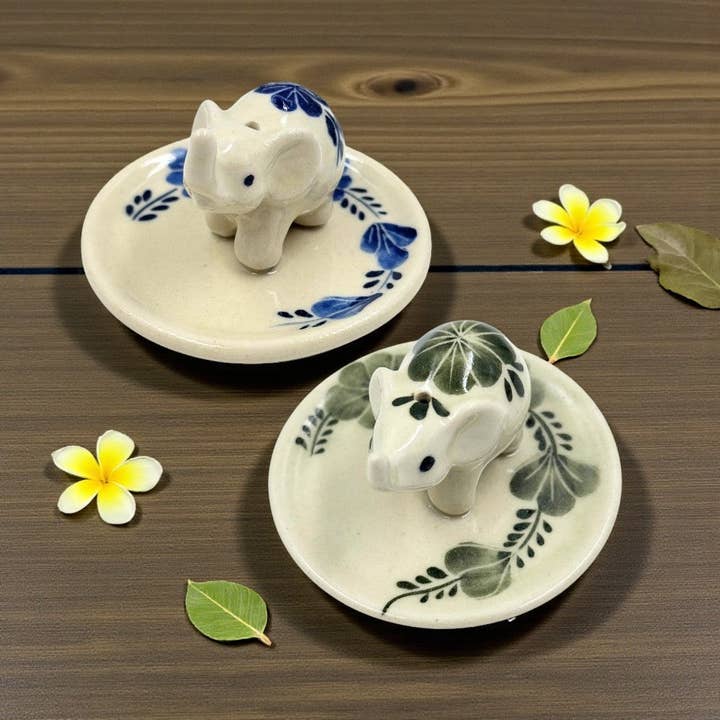 Éléphant floral sur porte-encens rond en céramique - Assorti pour la vente par Earths Elements Wholesale