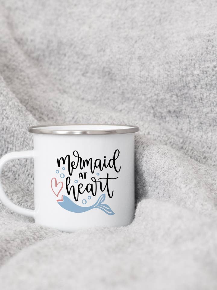 Sjöjungfru i Hjärtat - Campingmugg för wholesale av Sovende Bjorn