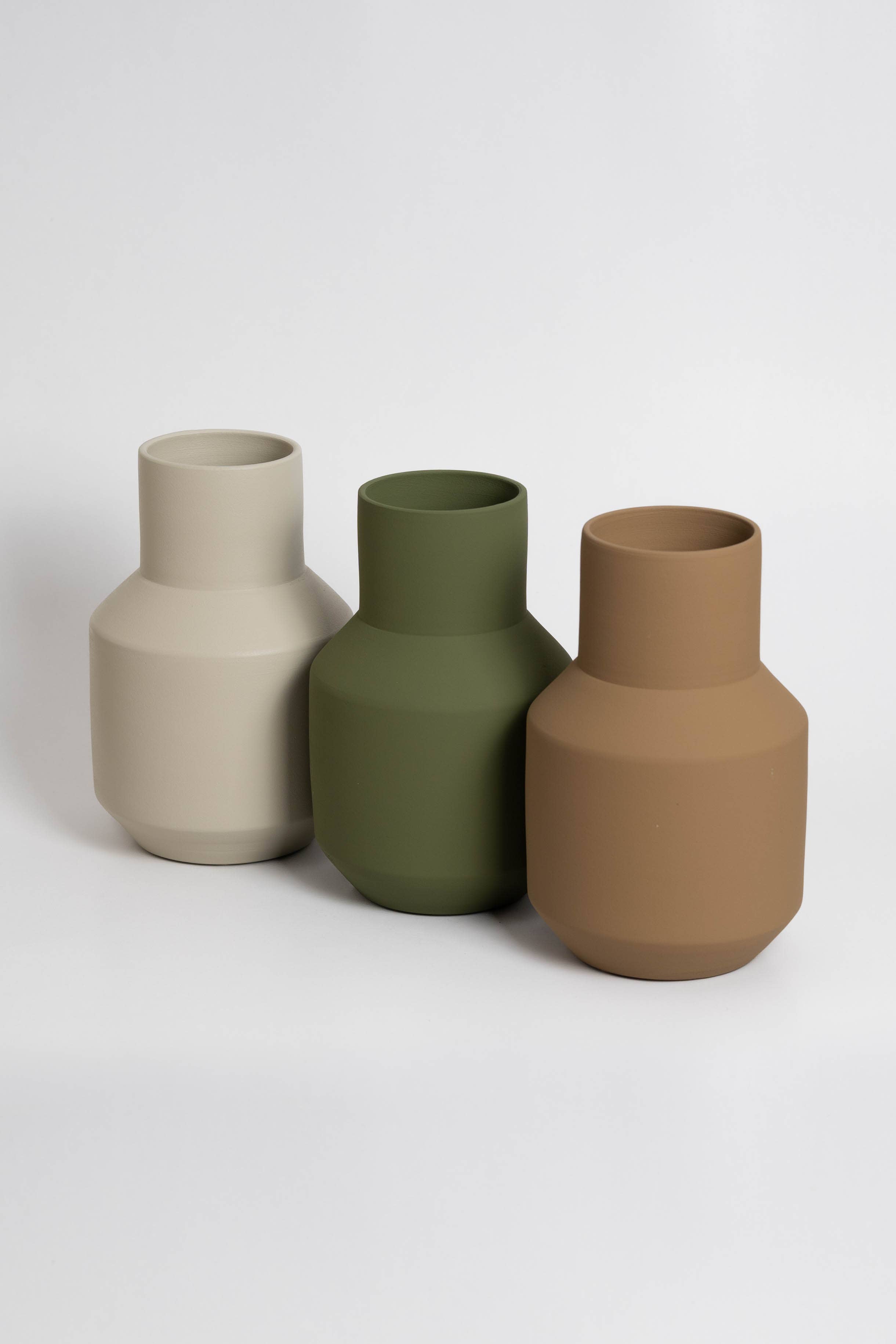 Grön Sado-vas i keramik i olivgrönt - perfekt för torkade blommor för wholesale på Faire5