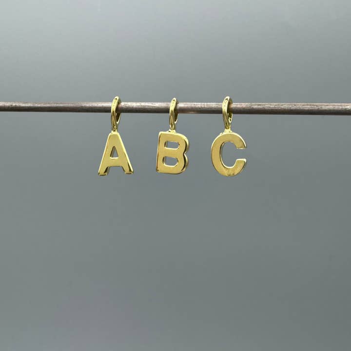 Ciondolo con Iniziale a Lettera Maiuscola Perfetta per la vendita all'ingrosso da parte di Something Silver