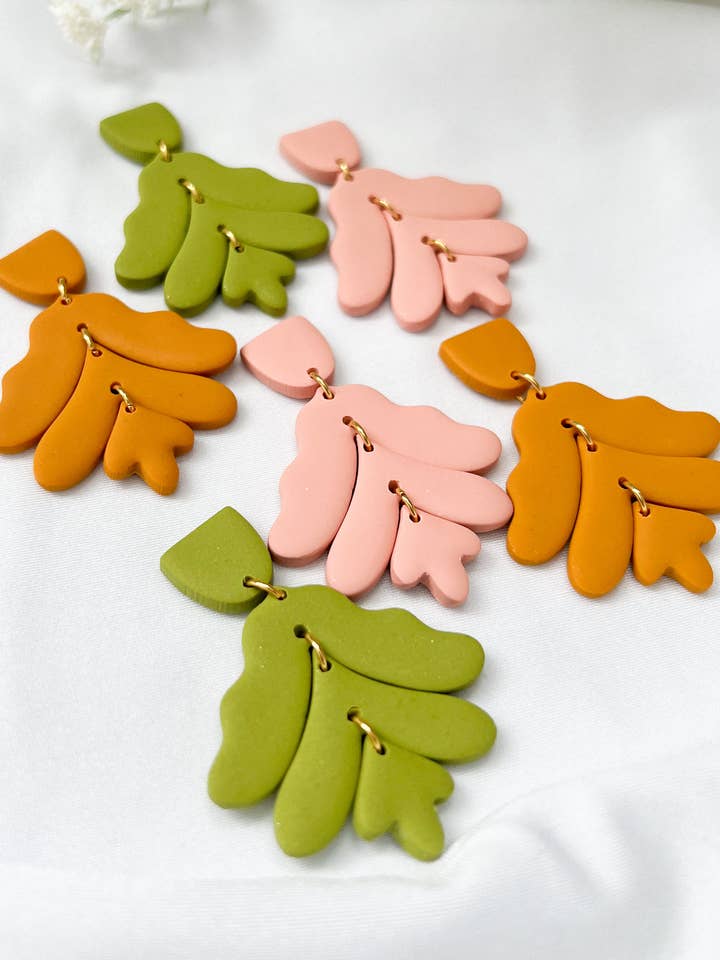 Statement-øreringe - Letvægtsøreringe i polymerler for engroshandel hos Carolina Miller