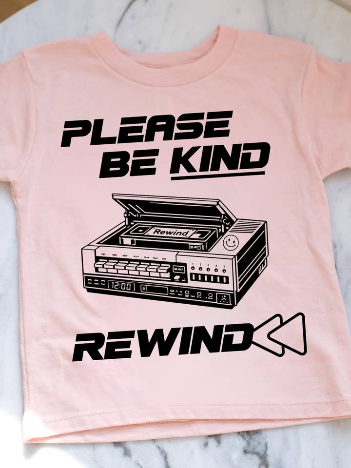 Soyez gentil rembobinez | T-shirt graphique pour enfants pour la vente par Ambitious Kids