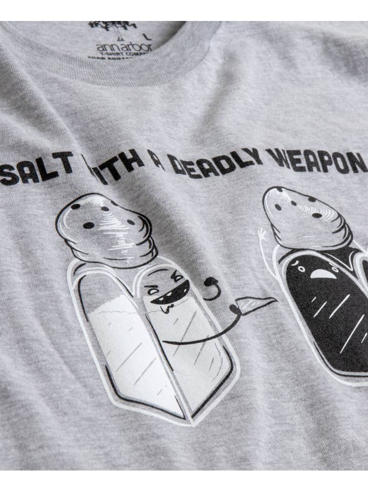 Cinza vintage Um Sal com uma Arma Mortífera - Dad Joke Humor Funny Pun Grand para venda a revendedores na Faire3