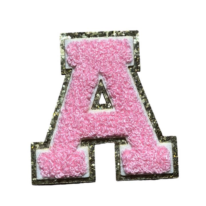 Patches de lettres varsity en chenille rose clair pour la vente par Rosie Posie Patches