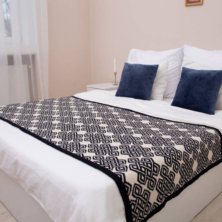 Chemin de lit à motif Celtic Novelty pour la vente par Dublin Gift Company